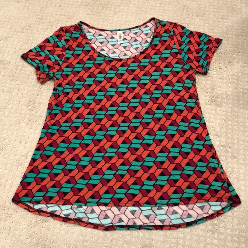 SOLD - LulaRoe classic tee size smal
